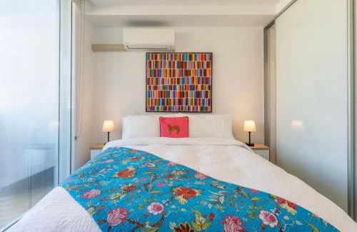 Newtown Apartment | Elegant Apartment, Heart of Newtown with Secure Parking