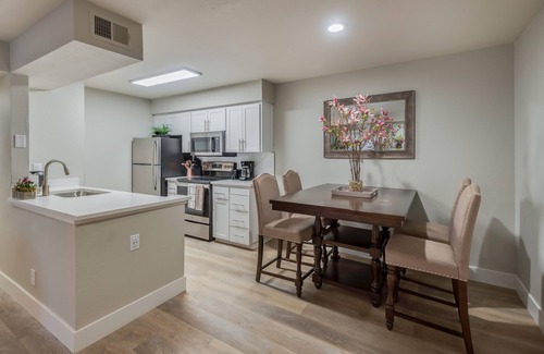 Roseville Apartment | Elegant Apartment Home - Excellent For Long Stays