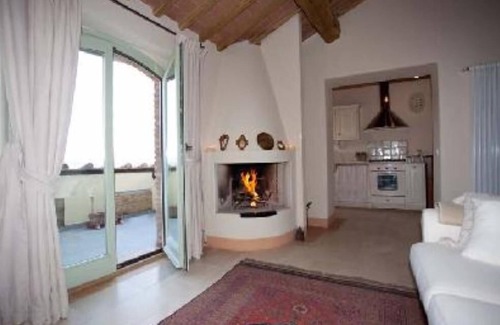 Radicondoli Apartment | elegant apartment in old villa