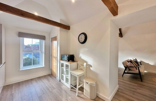 Hereford Apartment | Elegant Apartment in Prime Central Location