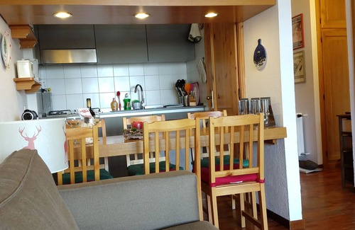 Sestriere Apartment | Elegant apartment in Sestriere, with indoor parking space and free wifi.