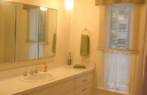 Saint-Sacrement Apartment | Elegant apartment in the heart of chic Quarter Montcalm