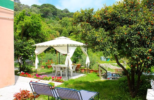 Deiva Marina Apartment | Elegant apartment with garden and private parking 800 meters from the sea