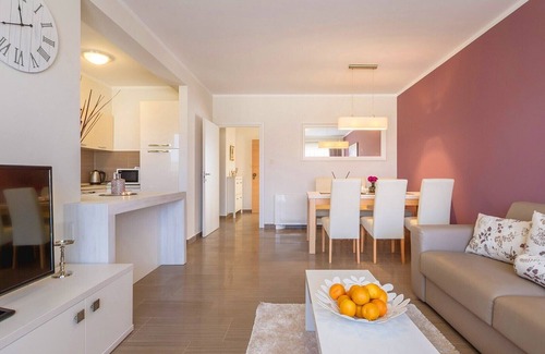 Zidarici Apartment | Elegant apartment Mande 3 in villa with a pool on Krk