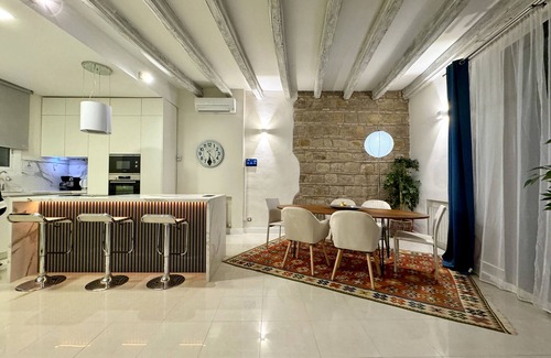 Ciutat Vella Apartment | Elegant apartment of 130 meters, 3 bedrooms and 3 bathrooms in Paseo Colon