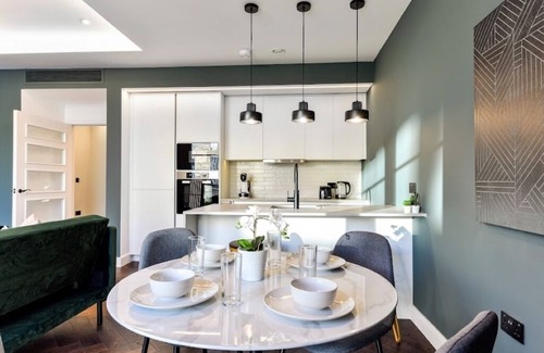 Golborne Apartment | Elegant Apartment w/Parquet Floors & Modern Kitchen - Ideal for a Cosy Retreat