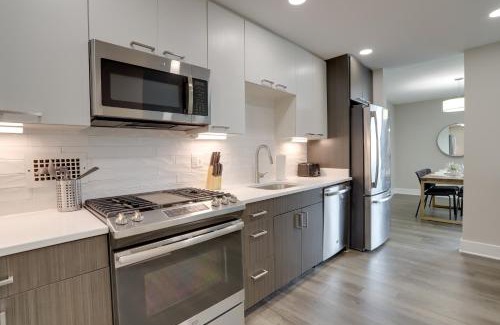 Crystal City Apartment | Elegant Apartment with Gym Access at Crystal City