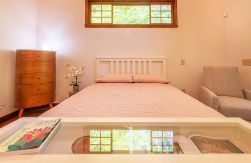 Almond House | Elegant Appalachian Retreat