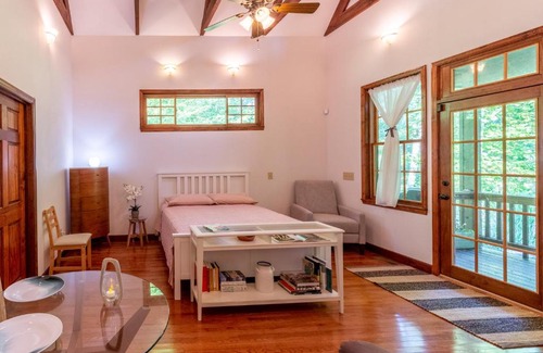 Almond House | Elegant Appalachian Retreat