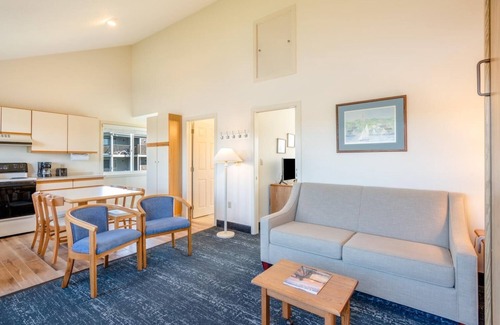 West Yarmouth Apartment | Elegant Apt at Cape Cod Resort – Steps from Private Beach