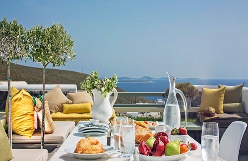 Astypalaia Villa | Elegant Astypalaia Villa | Villa Verde | Hot Tub | 2 Bedrooms | Chora