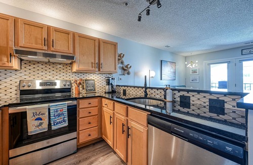 North Topsail Beach Condo | Elegant Beach Escape, Warm, Comfy Cozy, Family fun, Massage Chair, Retro Games