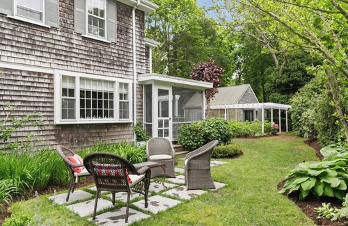Cotuit House | Elegant Beach Home. Walk to Beach & Harbor &Local Coop. Beach pass included.