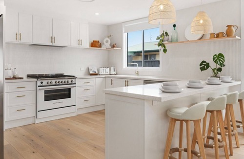 Tomakin House | Elegant Beachside Retreat with Luxurious Amenities