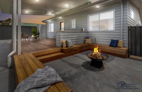 Tomakin House | Elegant Beachside Retreat with Luxurious Amenities