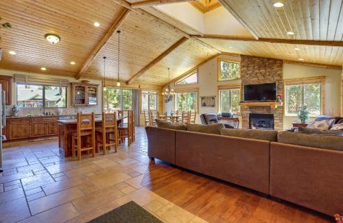 Castle Glen Estates House | Elegant Big Bear Cabin Half Mi to Big Bear Lake!