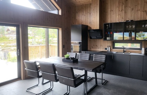 Vradal Cabin | Elegant black chalet with top amenities in Vrådal
