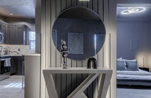 Lincoln House | Elegant Black Modern