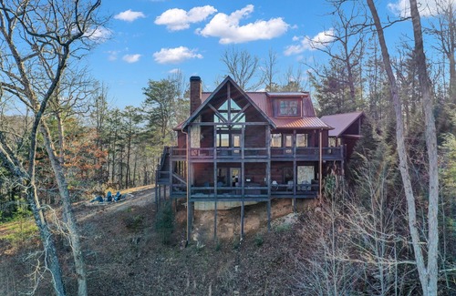 Blue Ridge Cabin | Elegant Blue Ridge Cabin- VIEWS, Hot Tub, Fire Pit, Pool Table