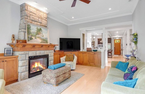 Southeast Boise House | Elegant Boise River Home at Bown Crossing with Hot Tub