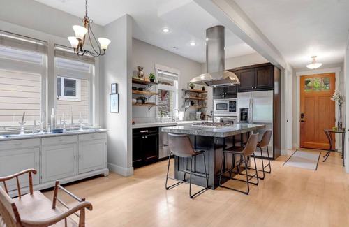 Southeast Boise House | Elegant Boise River Home at Bown Crossing with Hot Tub
