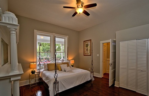 Dixon Park Apartment | Elegant Brick 2 BR in downtown Savannah