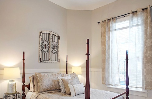 Dixon Park Apartment | Elegant Brick 2 BR in downtown Savannah