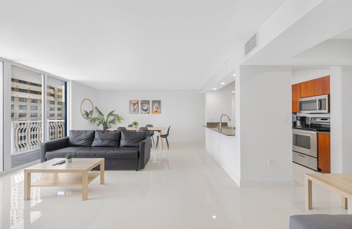Brickell Condo | Elegant Brickell Retreat + Free Parking