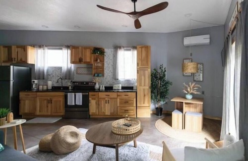 Ponderosa Trails Apartment | Elegant Casita, French Doors, Fire Pit, Flight Art, Patio & Sofabed
