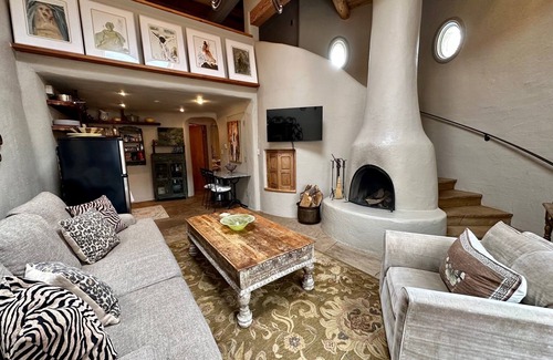 Historic Eastside House | Elegant casita in the middle of Santa Fe's historic Canyon Road district