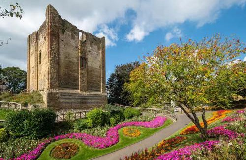 Guildford House | Elegant Central Guildford Home with Castle Views Pass The Keys