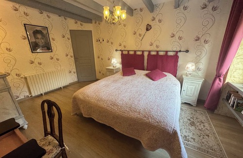 Gavaudun Bed & Breakfast | Elegant Charm" room in the Périgord countryside (breakfast included)