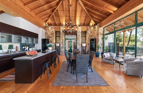 Salakos Villa | Elegant Charming House With Outdoor Pool