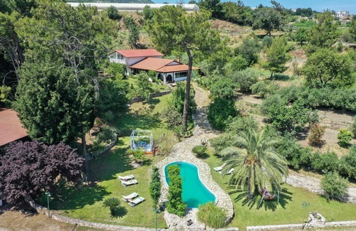 Salakos Villa | Elegant Charming House With Outdoor Pool
