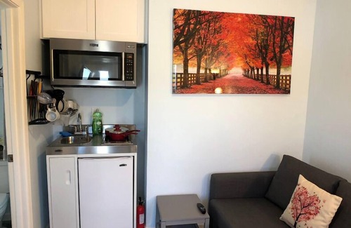 East San Mateo Apartment | Elegant charming unit close to everything