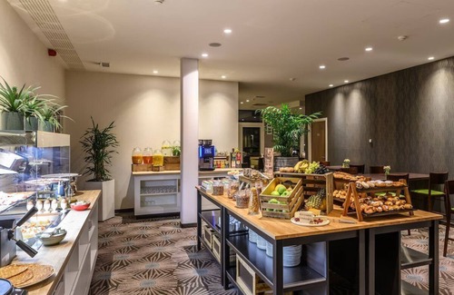 Oudenaarde House | Elegant City Center Haven, Bike-Friendly, Kitchen | 2 Units