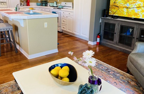 Claremont House | Elegant, Comfy Townhouse in Prime Location 3br/3ba