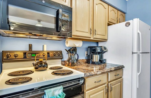 Indian Point Condo | Elegant Condo includes Boat Slip-Silver Dollar 1 mile! Beautiful Lake Views!
