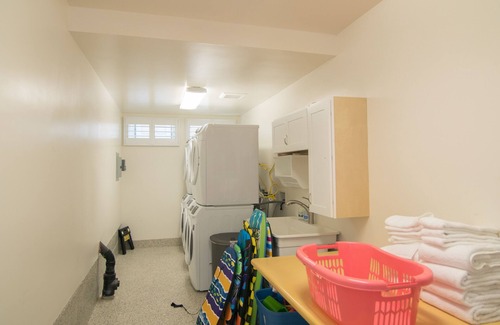 South Oceanside Condo | Elegant Condo w/Beach Access, Free WiFi, Private Washer/Dryer, Balcony