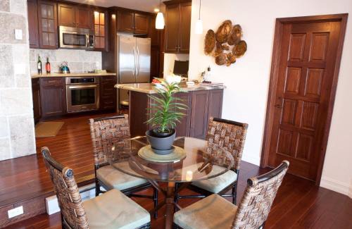 Avalon Villa | Elegant Condo W Hot Tub & Patio