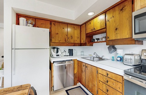 Waitsfield Condo | Elegant condo w/onsite resort amenities, pool, tennis, w/d, & grill