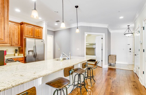 Historic District - North Condo | Elegant condo with river & city hall views, balcony & central AC