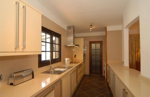 Costa Teguise Villa | Elegant Costa Teguise Villa | Villa Amapola | 4 Bedrooms | Stunning Seaviews