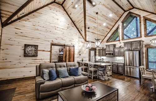 Broken Bow Cabin | Elegant Couples Cabin, Magnolia Design, 5-Star Amenities