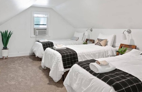 Crystal House | Elegant💜Cozy 4BR/2BA⭐️7 Comfy Beds🛌