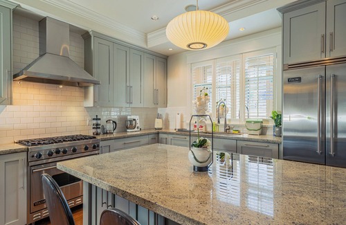 Dunbar House | Elegant & Cozy Escape~West Vancouver Serenity