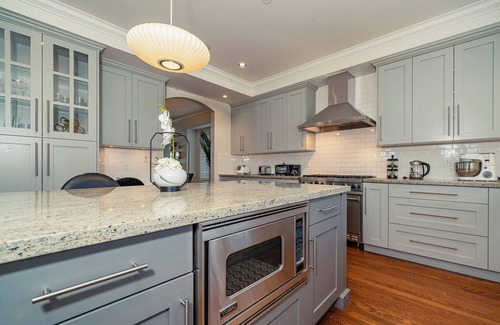 Dunbar House | Elegant & Cozy Escape~West Vancouver Serenity