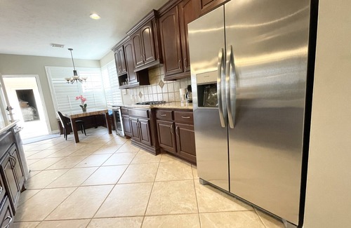Cinco Ranch North Lake Village House | Elegant & Cozy Single-Family House Near I-10/99 Katy