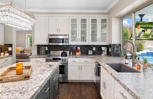 Paradise Valley Village House | ELEGANT,COZY,SLEEPS 12,HEATED POOL & SPA, PRIVATE, RELAXING,GAMES