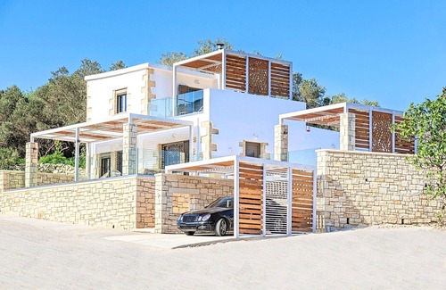 Kavallos Villa | Elegant Crete Villa | Blue Lake Villa | 3 bedrooms | Kavallos Village